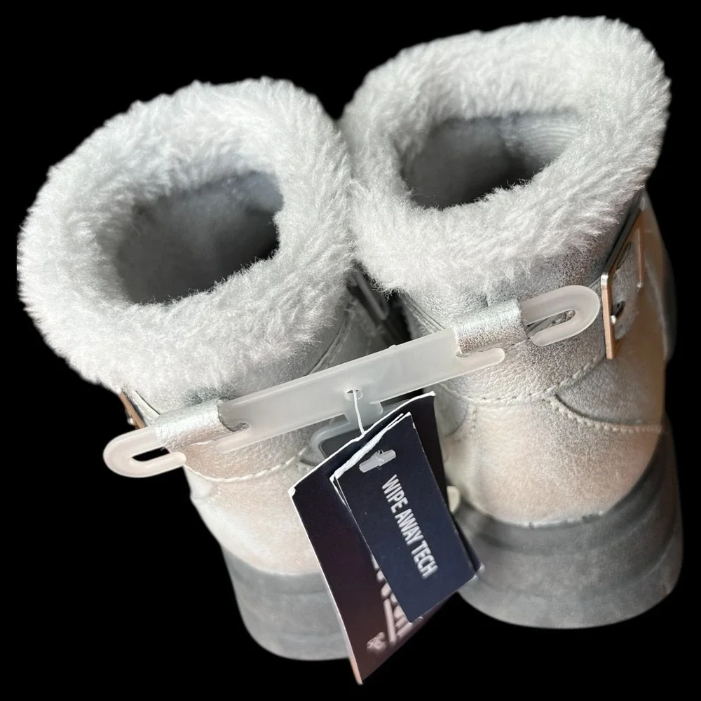 OshKosh B'gosh‎ Toddler Silver Winter Boots Faux Fur Lined Wipe Clean Size 7 NWT